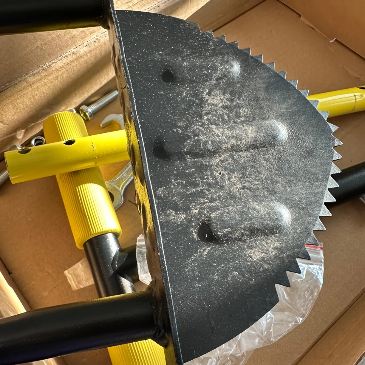 Heavy-Duty Manual Lawn Edger Tool with Ergonomic Handle - Black Metal Half Moon Shovel for Efficient Weeding and Trimming, Wide Foot Pedal Design for Stability, Ideal for Yard and Garden Maintenance